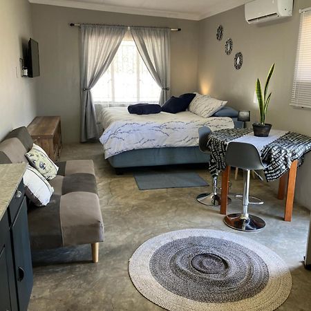Stellies Accommodation - Room 1 Китмансхуп Экстерьер фото