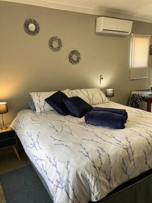Stellies Accommodation - Room 1 Китмансхуп Экстерьер фото