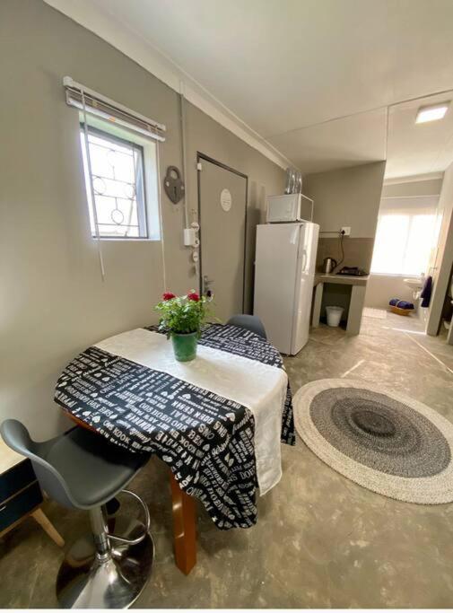 Stellies Accommodation - Room 1 Китмансхуп Экстерьер фото