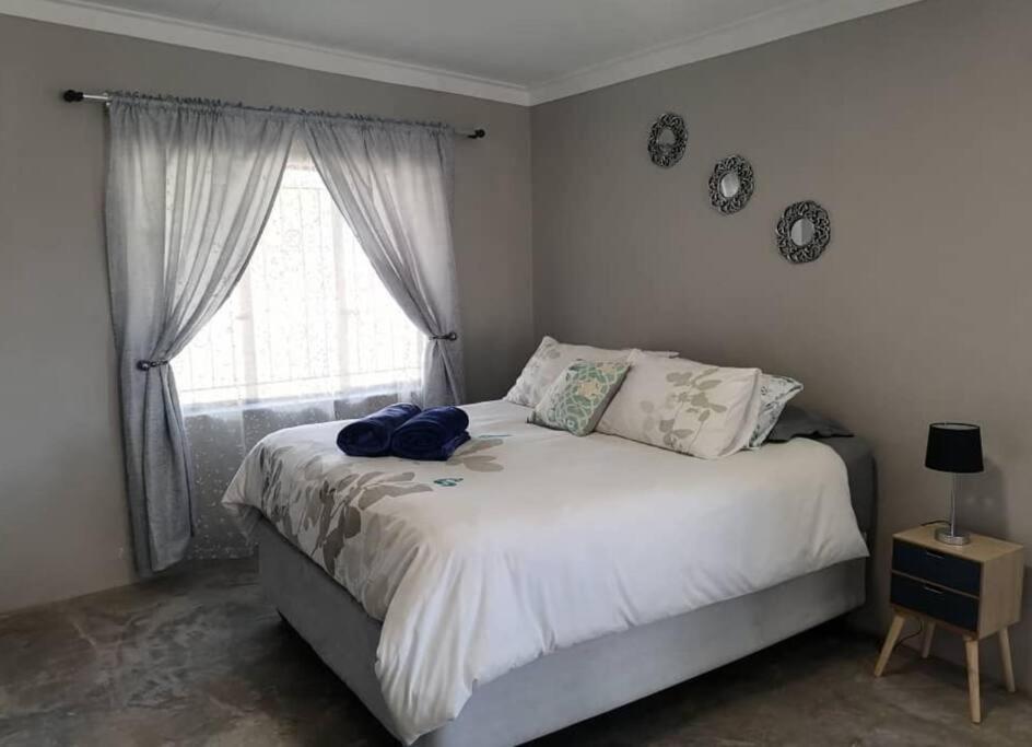 Stellies Accommodation - Room 1 Китмансхуп Экстерьер фото